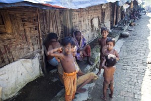 1350487453-rohingya-refugees-face-more-restrictions_1525890